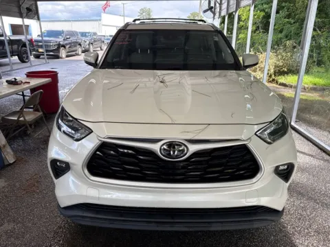 Another view of 2020 Toyota Highlander XLE for sale in Summerville, SC at Automaxx of the Carolinas