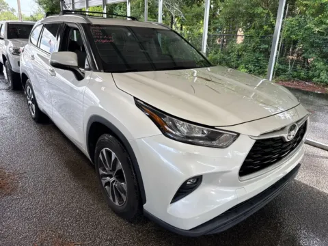 White 2020 Toyota Highlander XLE for sale in Summerville, SC