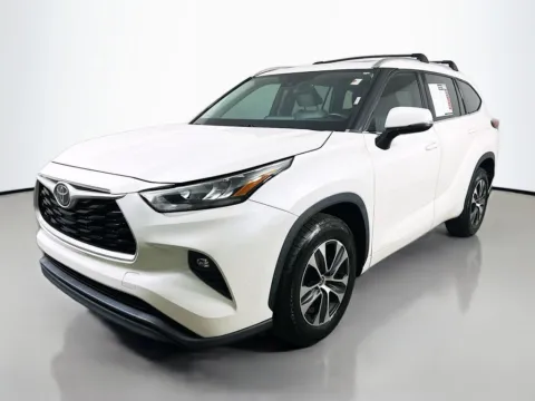 Another view of 2020 Toyota Highlander XLE for sale in Summerville, SC at Automaxx of the Carolinas