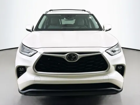 Photos of 2020 Toyota Highlander XLE for sale in Summerville, SC at Automaxx of the Carolinas