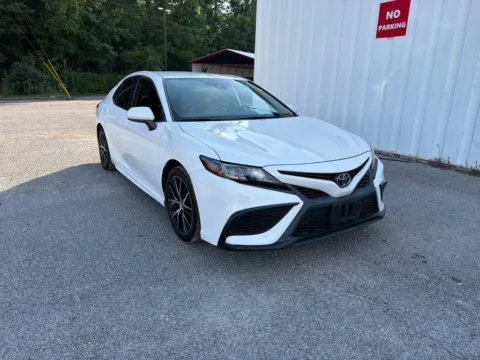 White 2021 Toyota Camry SE for sale in Summerville, SC
