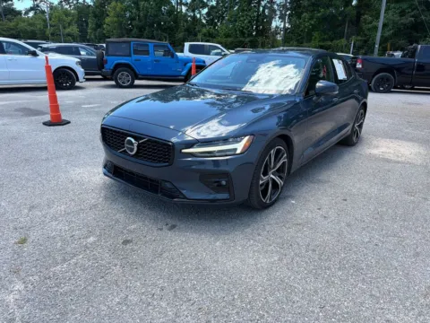 More photos of 2024 Volvo S60 B5 Plus Dark Theme at Automaxx of the Carolinas, SC