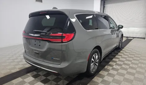More photos of 2022 Chrysler Pacifica Hybrid Touring L at Automaxx of the Carolinas, SC