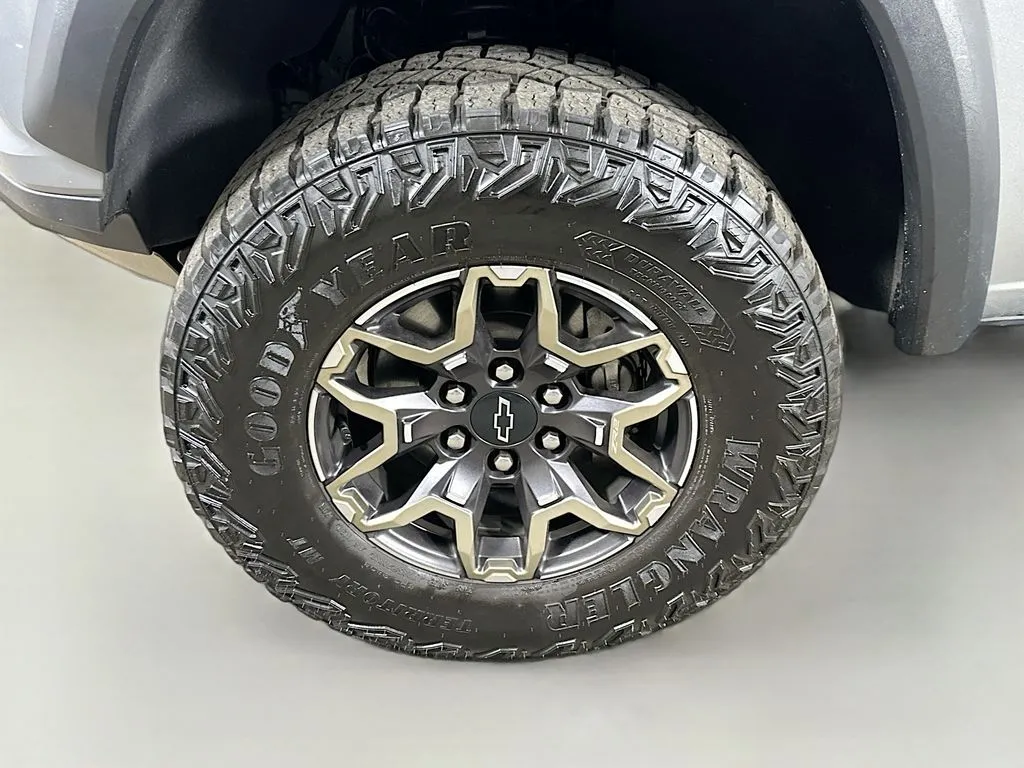 2024 Chevrolet Colorado ZR2 - Photo 8