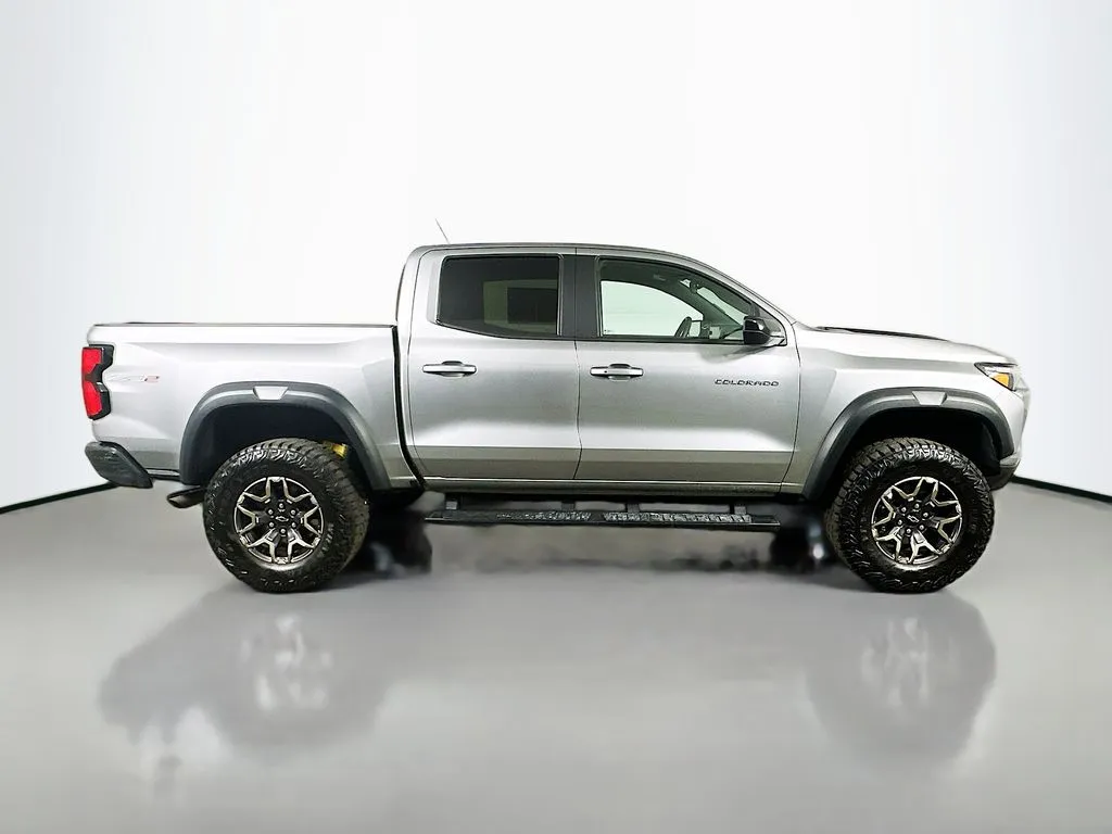 2024 Chevrolet Colorado ZR2 - Photo 7