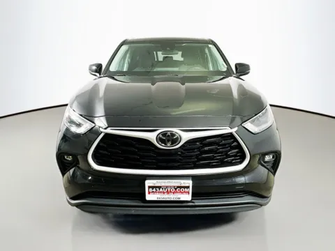 Used 2024 Toyota Highlander LE for sale in Summerville, SC at