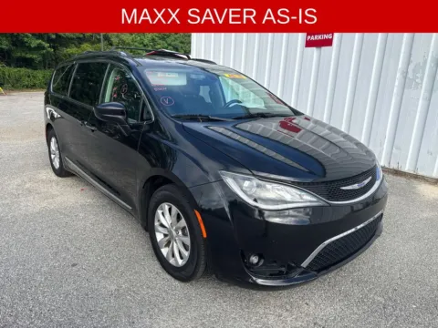 Black 2018 Chrysler Pacifica Touring L for sale in Summerville, SC