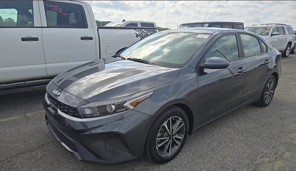 Gray 2022 Kia Forte LXS for sale in Summerville, SC