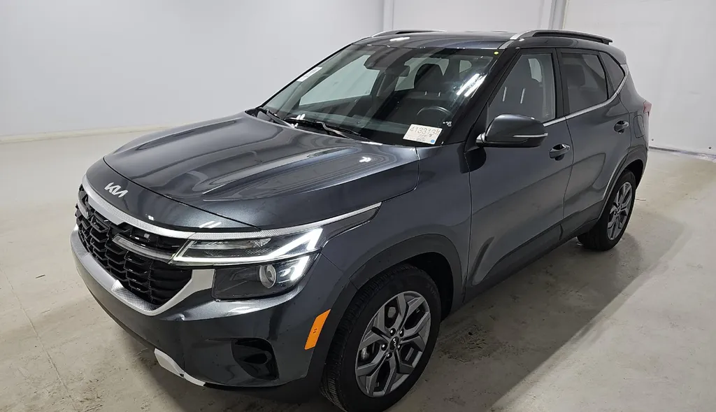 Gray 2024 Kia Seltos S for sale in Summerville, SC