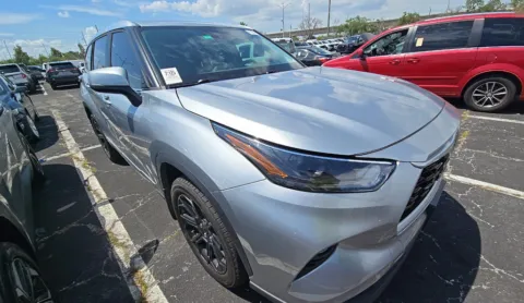 More photos of 2023 Toyota Highlander LE at Automaxx of the Carolinas, SC