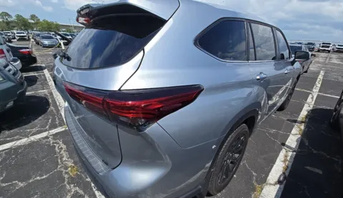 More photos of 2023 Toyota Highlander LE at Automaxx of the Carolinas, SC