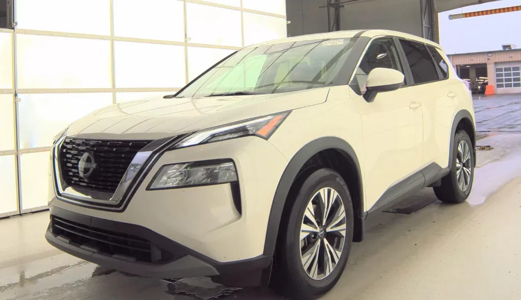 White 2023 Nissan Rogue SV for sale in Summerville, SC