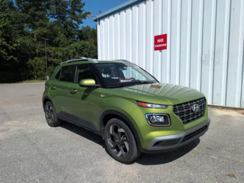 Green 2023 Hyundai Venue SEL for sale in Summerville, SC