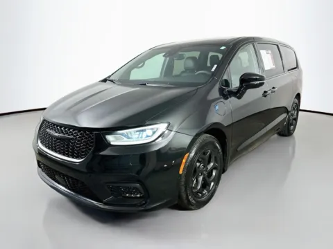 Another view of 2024 Chrysler Pacifica Hybrid Select for sale in Summerville, SC at Automaxx of the Carolinas