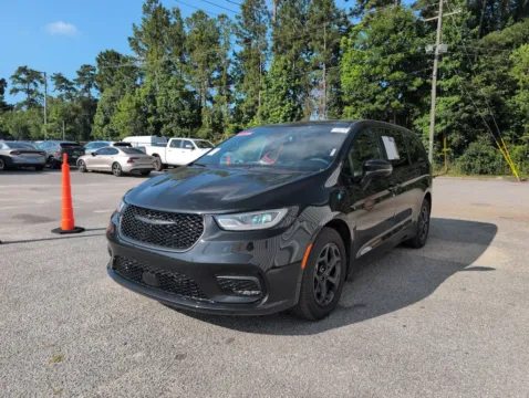 More photos of 2024 Chrysler Pacifica Hybrid Select at Automaxx of the Carolinas, SC