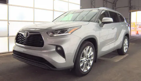 Silver 2023 Toyota Highlander Limited for sale in Summerville, SC