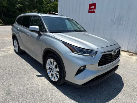 Silver 2023 Toyota Highlander Limited for sale in Summerville, SC