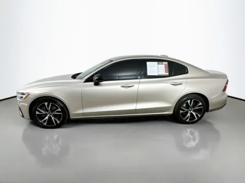 More photos of 2024 Volvo S60 B5 Plus Dark Theme at Automaxx of the Carolinas, SC