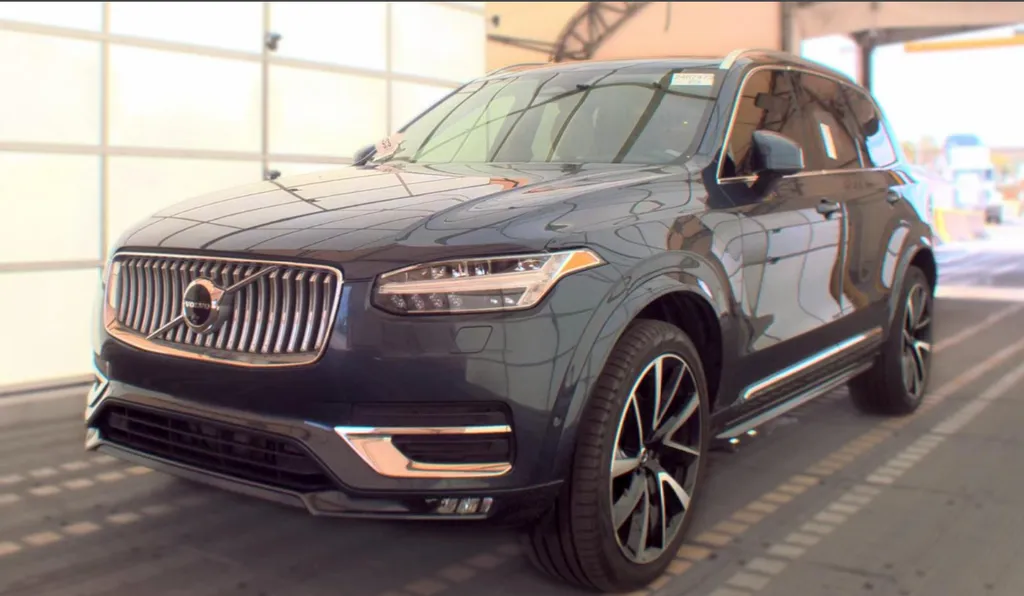 2024 Volvo XC90 B6 Plus 6-Seater Bright theme 4WD's photo