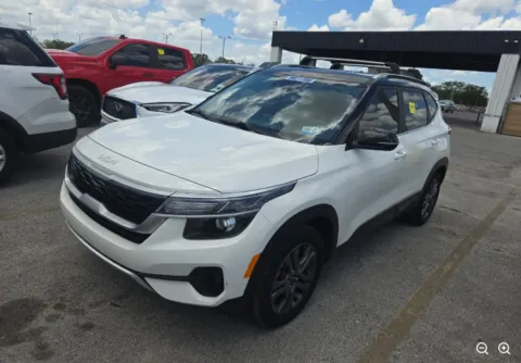 White 2022 Kia Seltos S for sale in Summerville, SC