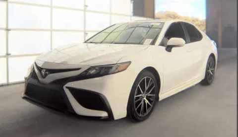White 2022 Toyota Camry SE for sale in Summerville, SC