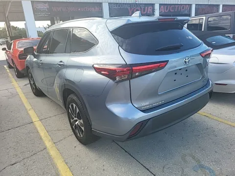 Another view of 2022 Toyota Highlander Hybrid XLE for sale in Summerville, SC at Automaxx of the Carolinas