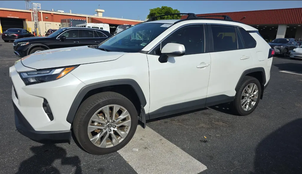 White 2025 Toyota RAV4 XLE Premium for sale in Summerville, SC