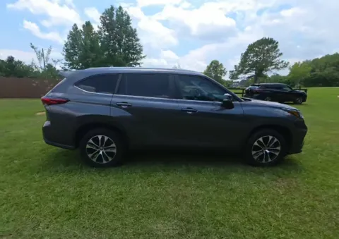 More photos of 2023 Toyota Highlander XLE at Automaxx of the Carolinas, SC