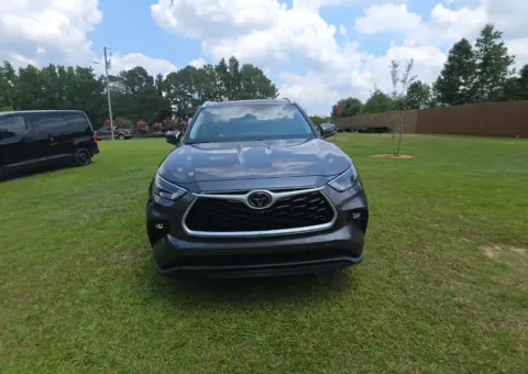 Another view of 2023 Toyota Highlander XLE for sale in Summerville, SC at Automaxx of the Carolinas