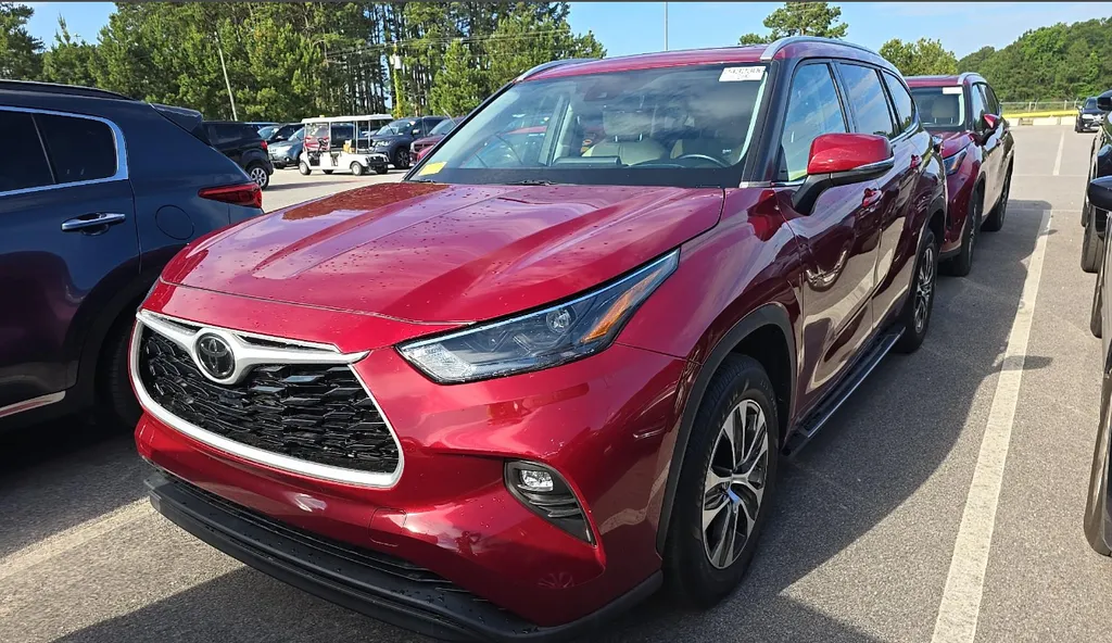 White 2022 Toyota Highlander XLE for sale in Summerville, SC