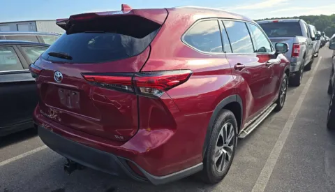 More photos of 2022 Toyota Highlander XLE at Automaxx of the Carolinas, SC