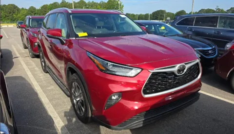 More photos of 2022 Toyota Highlander XLE at Automaxx of the Carolinas, SC
