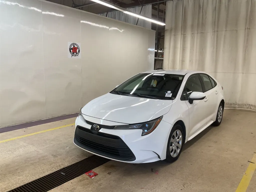 White 2023 Toyota Corolla LE for sale in Summerville, SC