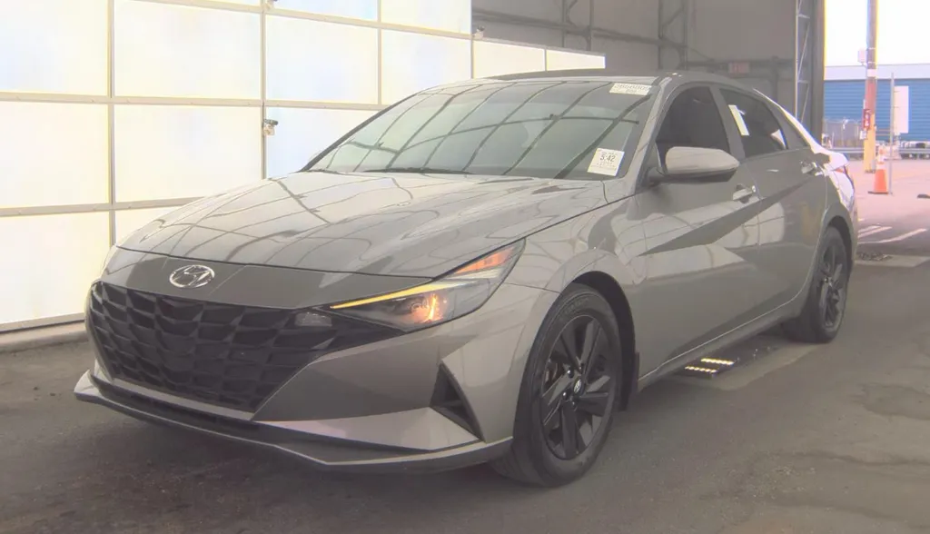 Silver 2023 Hyundai Elantra SEL for sale in Summerville, SC
