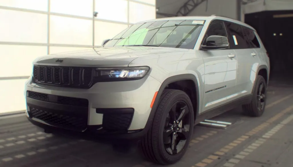Silver 2024 Jeep Grand Cherokee L Altitude for sale in Summerville, SC