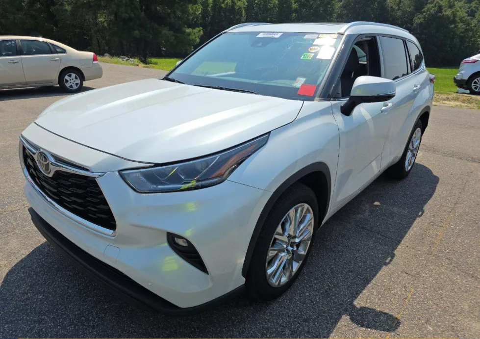 Unknown 2023 Toyota Highlander Limited for sale in Summerville, SC