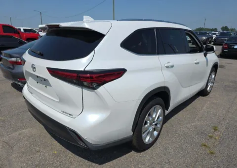 More photos of 2023 Toyota Highlander Limited at Automaxx of the Carolinas, SC