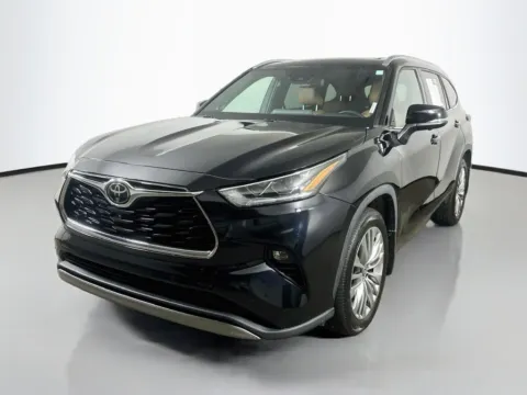 Another view of 2024 Toyota Highlander Platinum for sale in Summerville, SC at Automaxx of the Carolinas