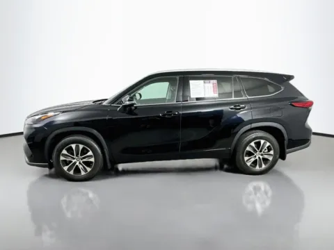 More photos of 2022 Toyota Highlander XLE at Automaxx of the Carolinas, SC