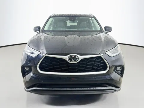 Photos of 2022 Toyota Highlander XLE for sale in Summerville, SC at Automaxx of the Carolinas