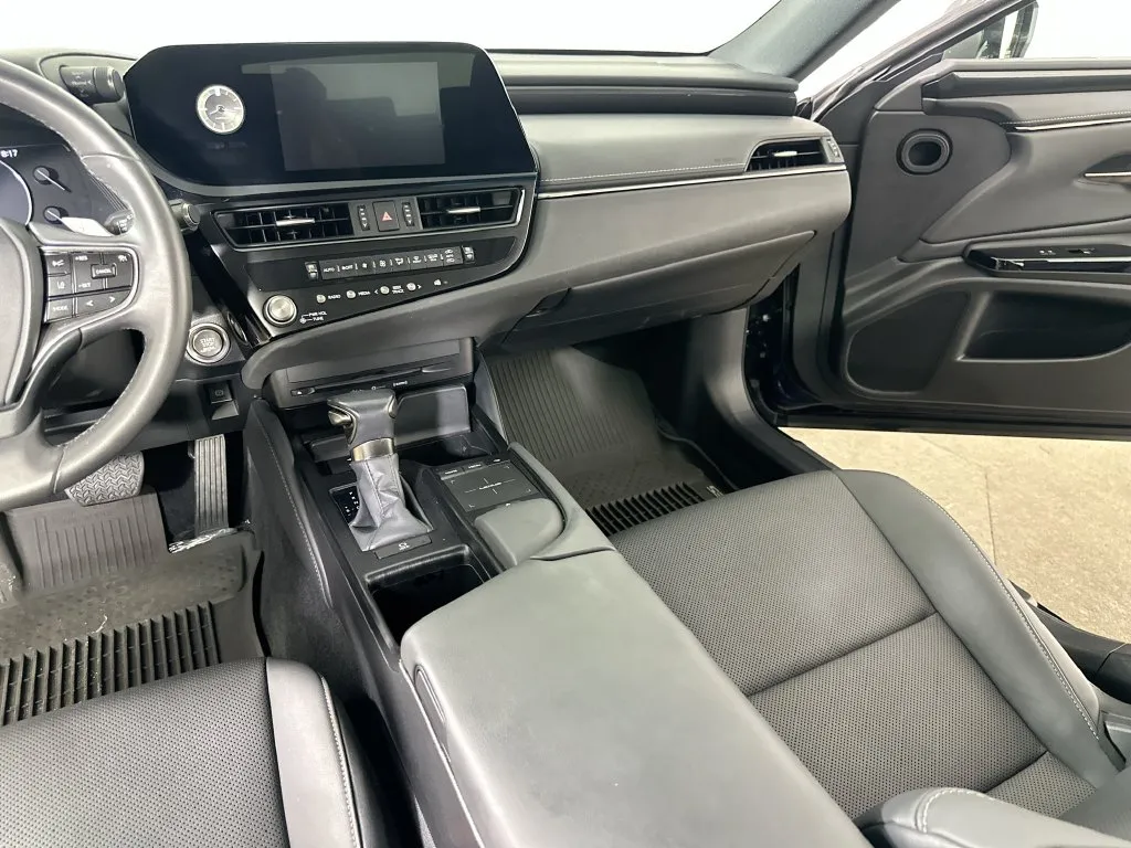2022 Lexus ES 350 - Photo 21