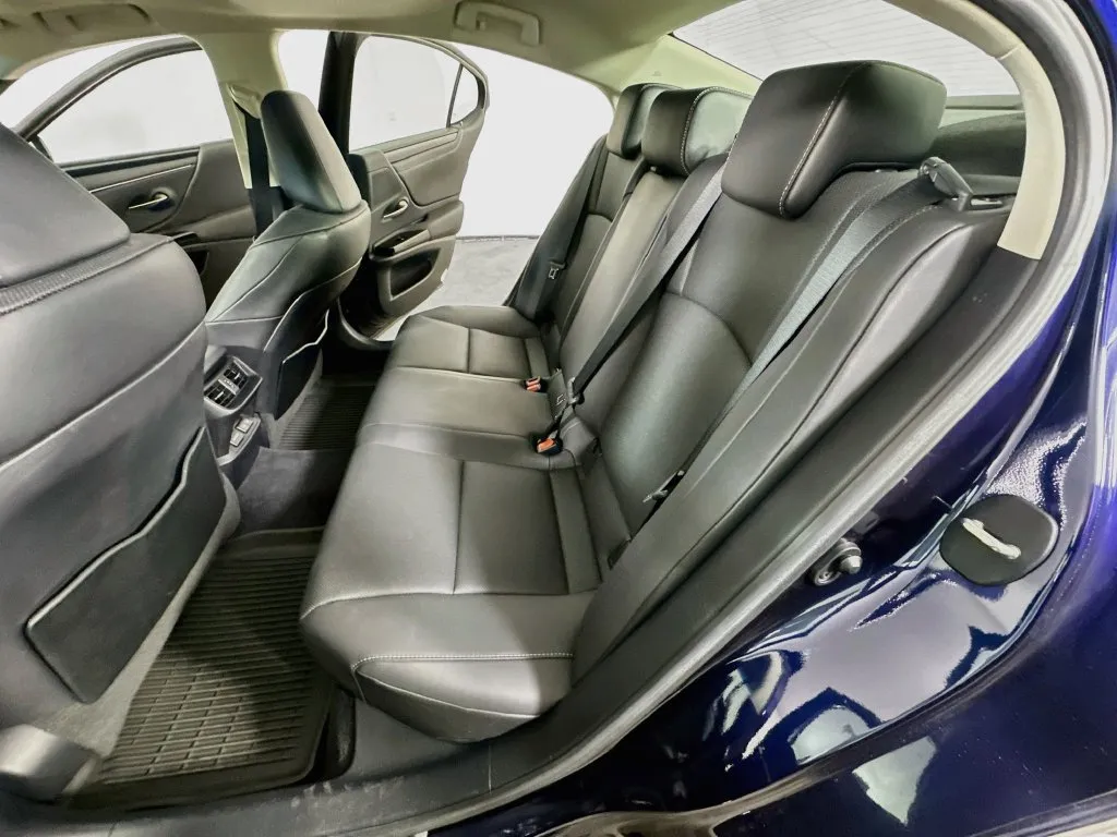 2022 Lexus ES 350 - Photo 16