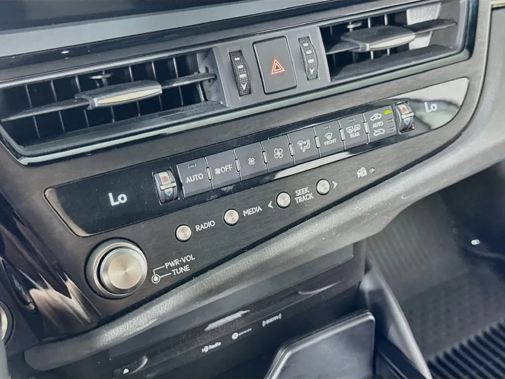 2022 Lexus ES 350 - Photo 27