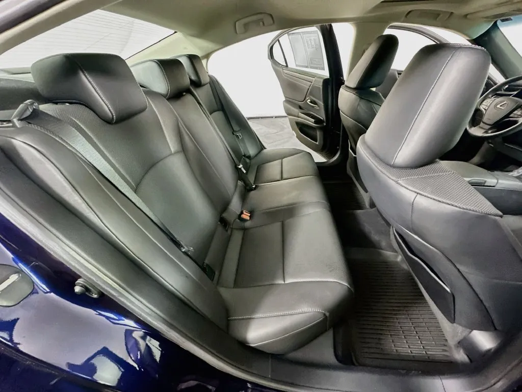 2022 Lexus ES 350 - Photo 12