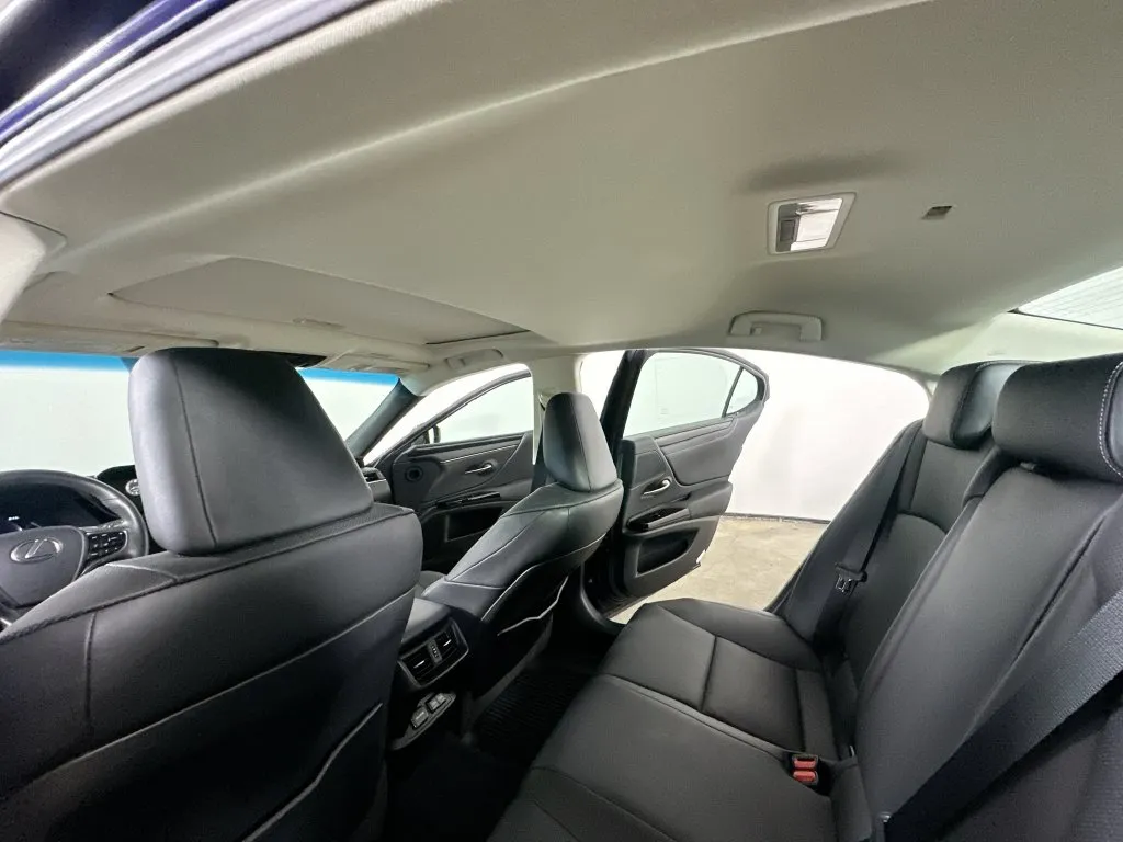 2022 Lexus ES 350 - Photo 15