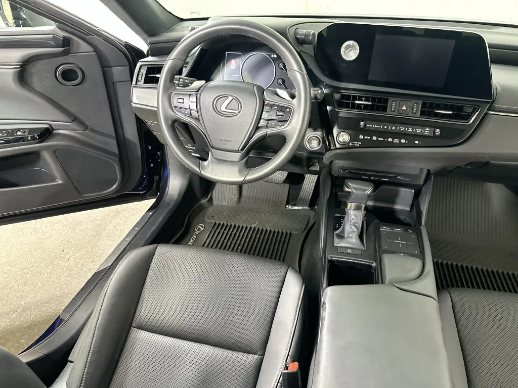 2022 Lexus ES 350 - Photo 19