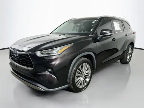 Another view of 2022 Toyota Highlander Hybrid Platinum for sale in Summerville, SC at Automaxx of the Carolinas