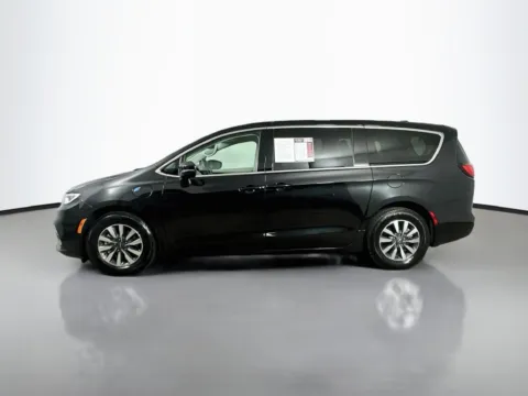 More photos of 2023 Chrysler Pacifica Hybrid Touring L at Automaxx of the Carolinas, SC