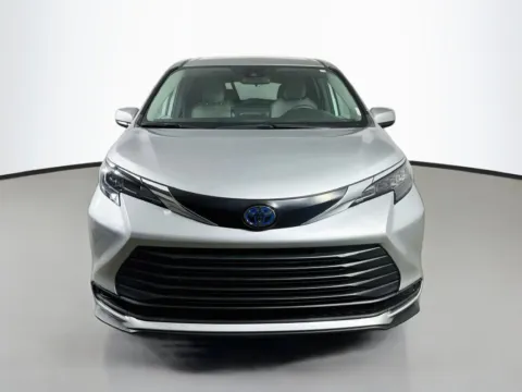 Photos of 2025 Toyota Sienna LE for sale in Summerville, SC at Automaxx of the Carolinas