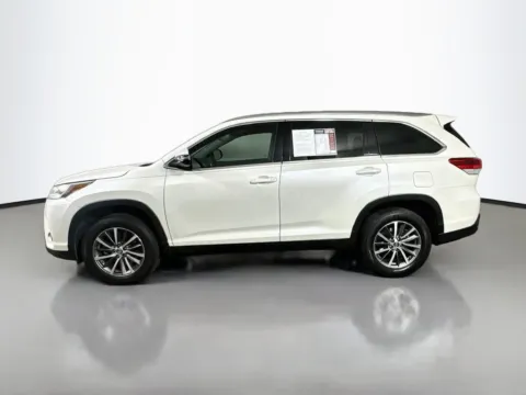 More photos of 2019 Toyota Highlander XLE at Automaxx of the Carolinas, SC